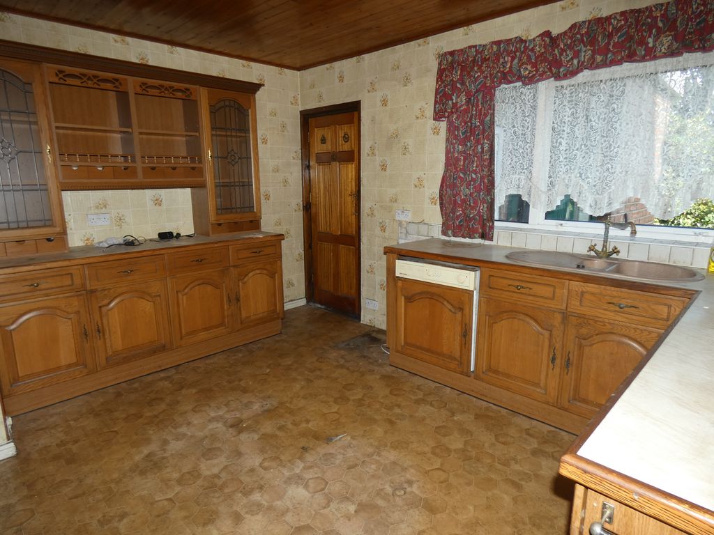 Kitchen- click for photo gallery